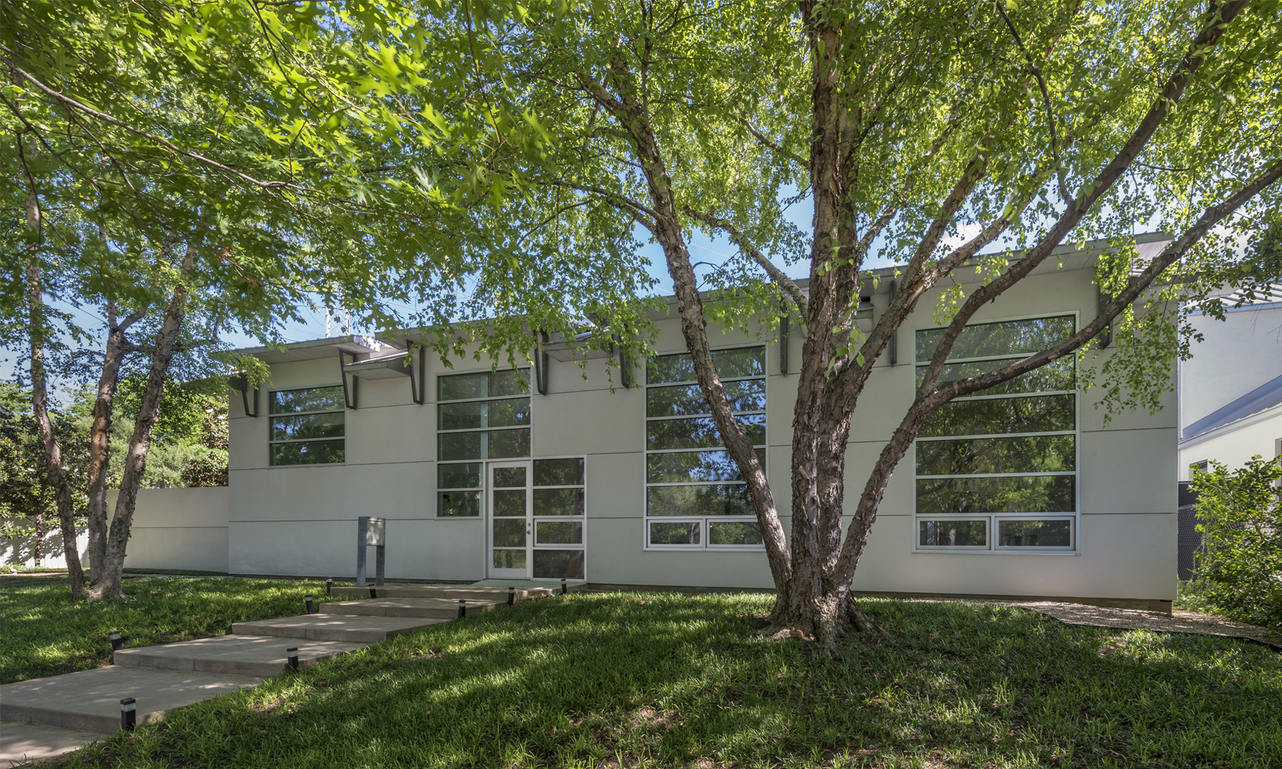 Bass_exterior_01