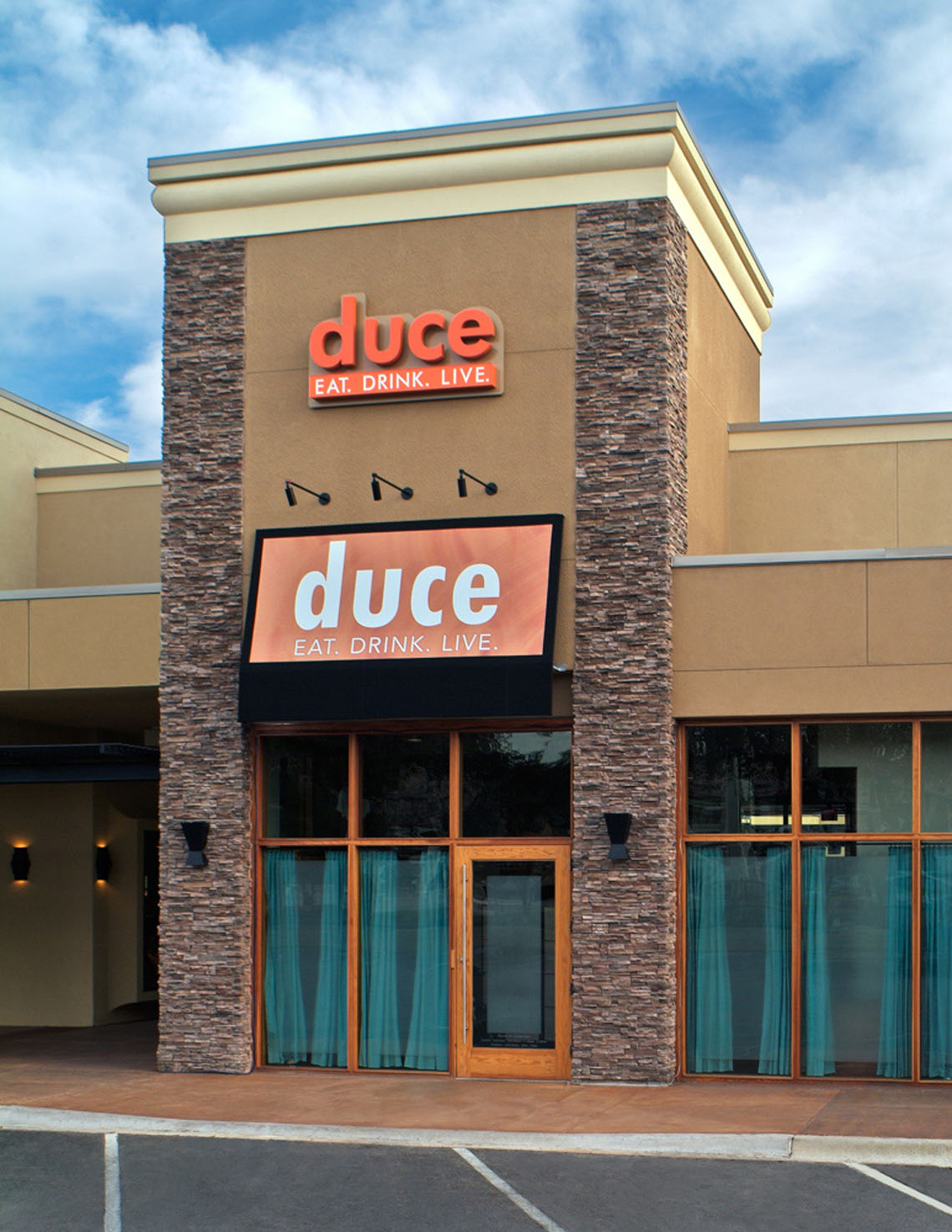 Duce_exterior_01